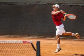Il campo 2 del Centro Tennis Cassa di Risparmio intitolato a Simone De Luigi